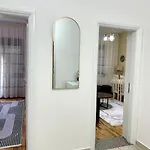 Sol - 2 Bedrooms דירה שקודר