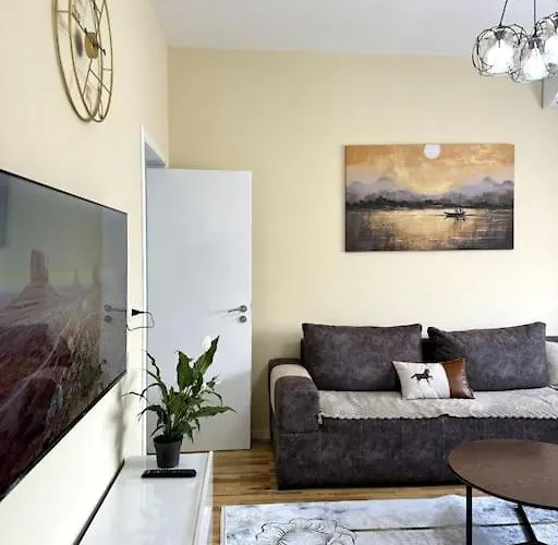 Sol - 2 Bedrooms Daire *